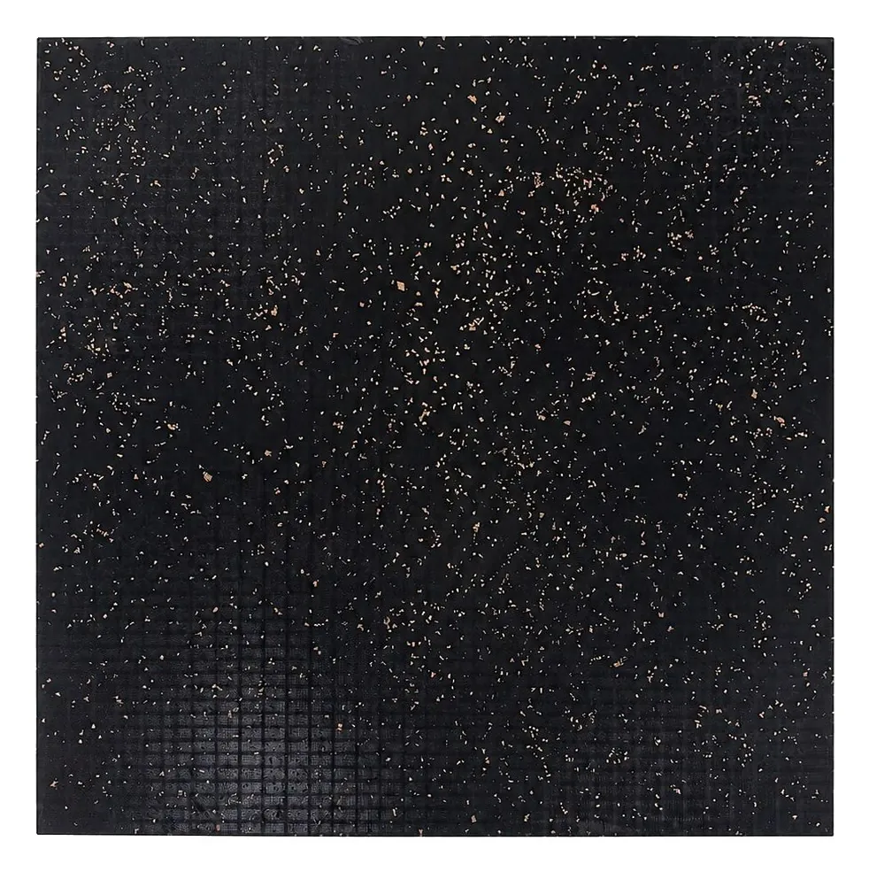 Piso de hule negro con pringo beige